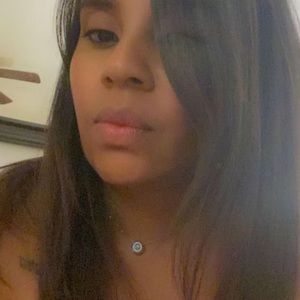 Meet your Posher, Feneya